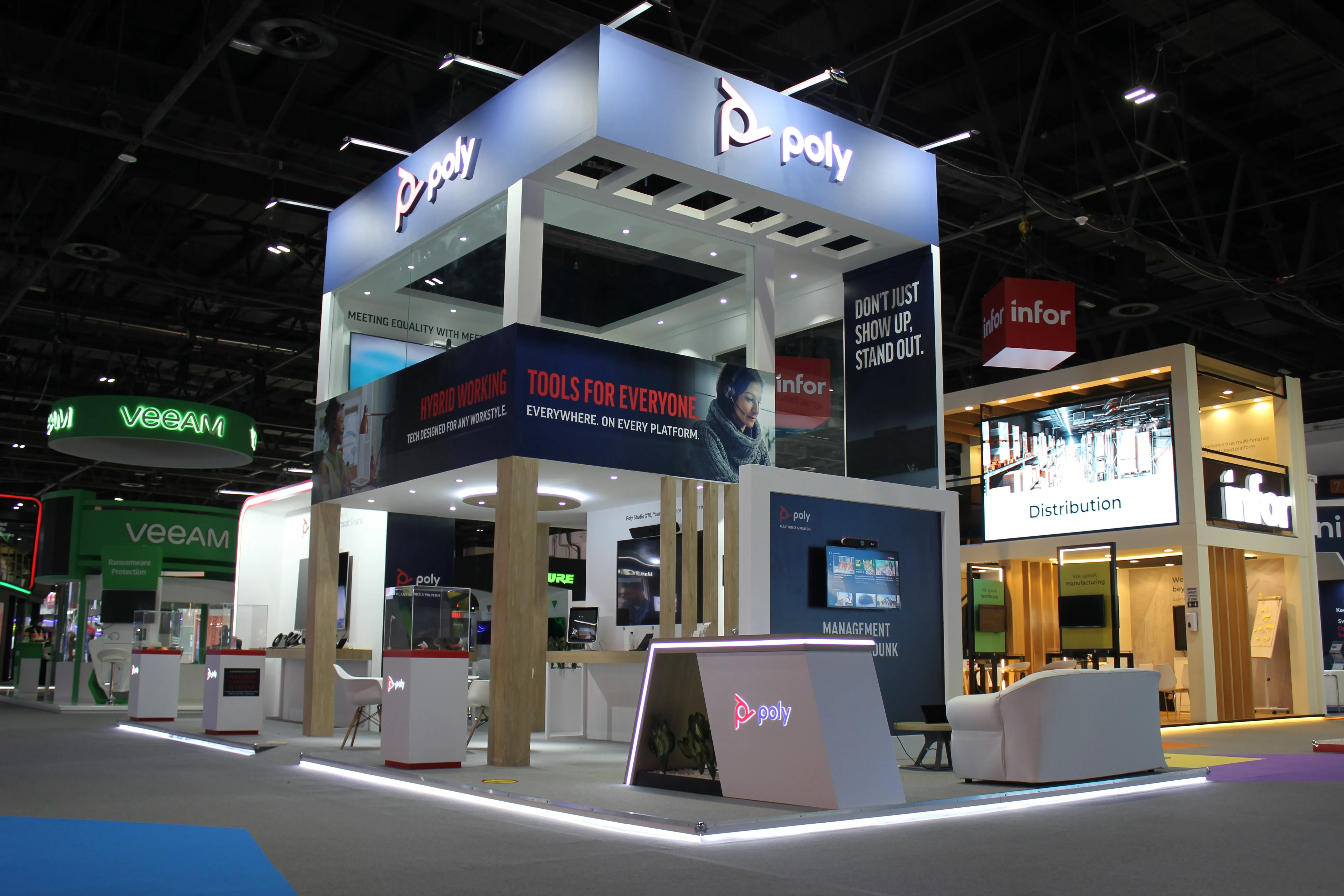 Illuminated exhibition stand with visitors