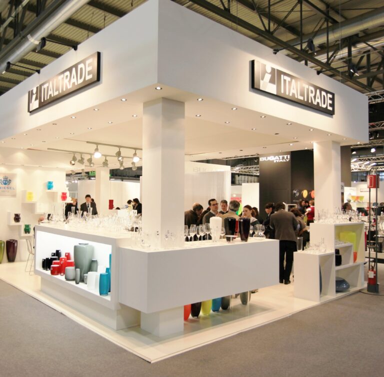 Milan,,Italy,-,January,28:,People,Visit,Design,And,Interior